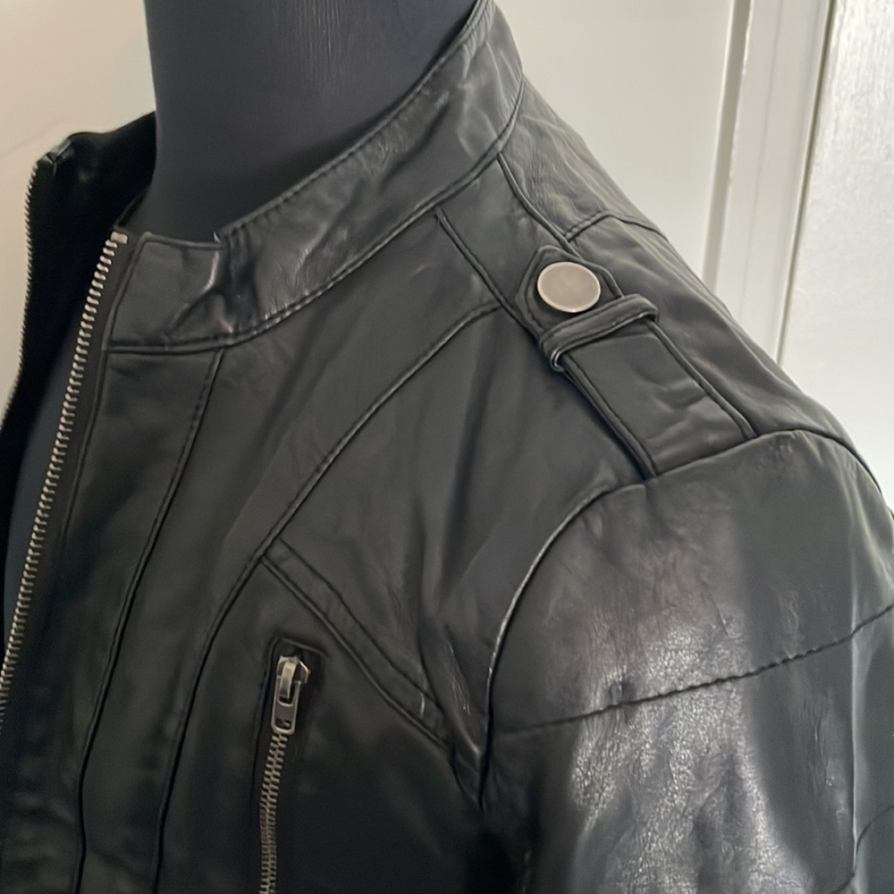 Faux leather jacket. Size medium - Picture 7 of 7
